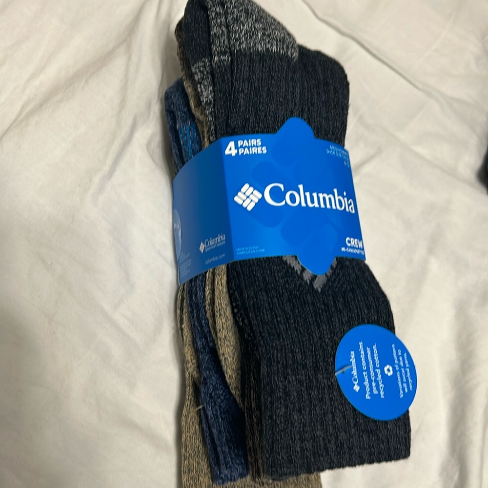 Columbia socks pack of 4 crew socks. Solid colors New .